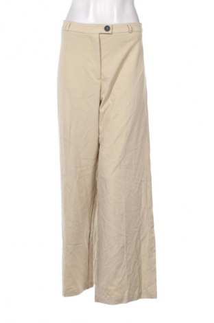 Дамски панталон Bershka, Размер XL, Цвят Бежов, Цена 16,99 лв.