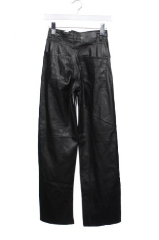 Дамски панталон Bershka, Размер XS, Цвят Черен, Цена 14,99 лв.