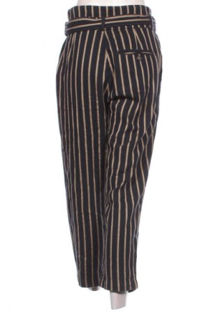 Damskie spodnie Pull&Bear, Rozmiar M, Kolor Kolorowy, Cena 66,39 zł