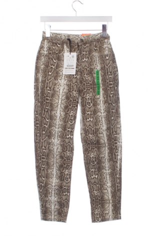 Γυναικείο παντελόνι Pull&Bear, Μέγεθος XS, Χρώμα Πολύχρωμο, Τιμή 19,99 €