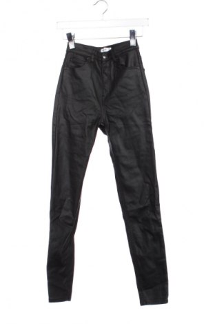 Dámské kalhoty  Pull&Bear, Velikost XS, Barva Černá, Cena  699,00 Kč