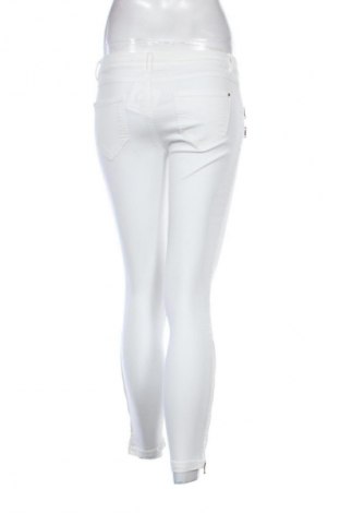 Pantaloni de femei Zara, Mărime S, Culoare Alb, Preț 71,05 Lei