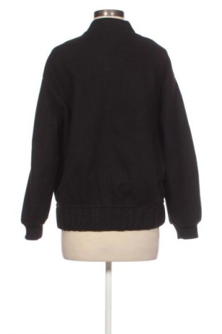 Дамско палто Bershka, Размер S, Цвят Черен, Цена 155,80 лв.