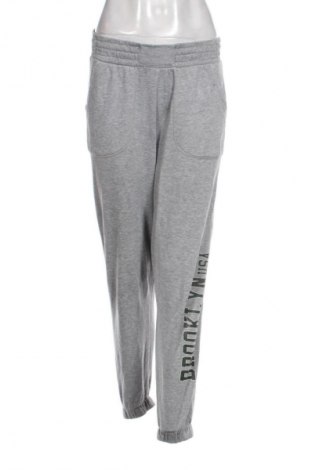 Damen Sporthose Bershka, Größe S, Farbe Grau, Preis 15,00 €