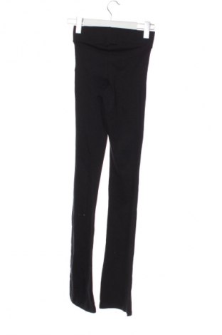 Γυναικείο αθλητικό παντελόνι Pull&Bear, Μέγεθος XS, Χρώμα Μαύρο, Τιμή 21,99 €