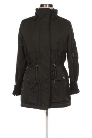 Дамско яке Bershka, Размер S, Цвят Зелен, Цена 47,99 лв.