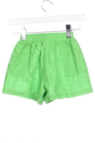 Детски къс панталон Unbranded, Размер 5-6y/ 116-122 см, Цвят Зелен, Цена 12,99 лв.