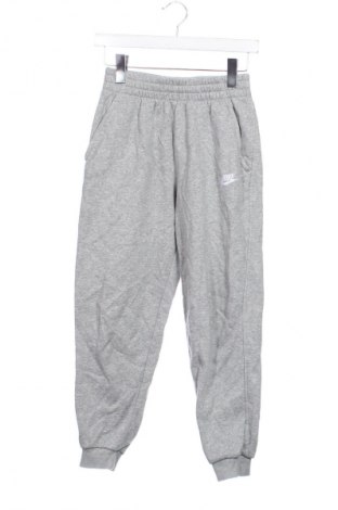 Detské tepláky Nike, Veľkosť 10-11y/ 146-152 cm, Farba Sivá, Cena  23,95 €