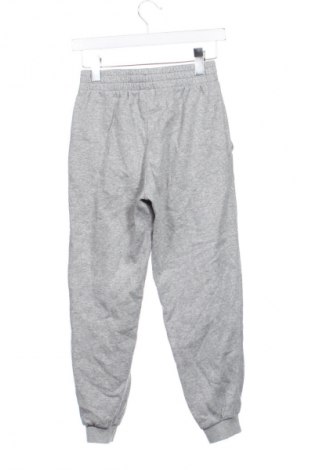 Detské tepláky Nike, Veľkosť 10-11y/ 146-152 cm, Farba Sivá, Cena  23,95 €