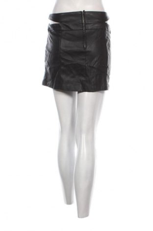Skórzana spódnica Bershka, Rozmiar M, Kolor Czarny, Cena 36,99 zł