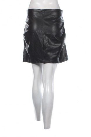 Кожена пола Reserved, Размер M, Цвят Черен, Цена 12,99 лв.