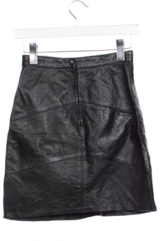 Кожена пола Unbranded, Размер XS, Цвят Черен, Цена 58,14 лв.