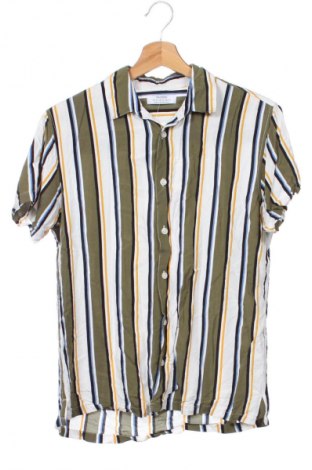 Мъжка риза Bershka, Размер XS, Цвят Многоцветен, Цена 22,99 лв.