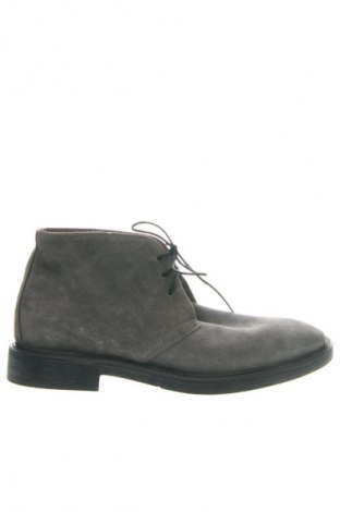 Férfi cipők
 Old Signature, Méret 43, Szín Szürke, Ár 25 379 Ft