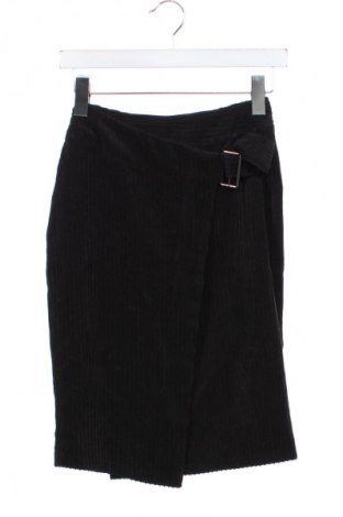 Пола Bershka, Размер XS, Цвят Черен, Цена 19,00 лв.