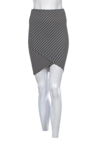 Пола Bershka, Размер S, Цвят Многоцветен, Цена 17,99 лв.