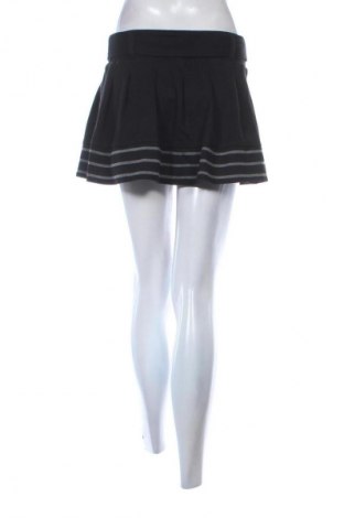 Пола Bershka, Размер S, Цвят Черен, Цена 17,99 лв.