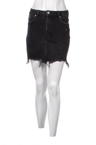 Пола Bershka, Размер S, Цвят Сив, Цена 16,99 лв.