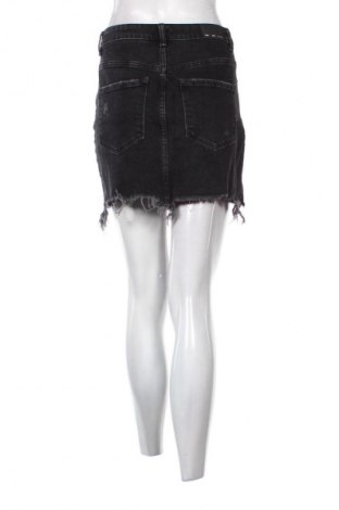 Пола Bershka, Размер S, Цвят Сив, Цена 16,99 лв.