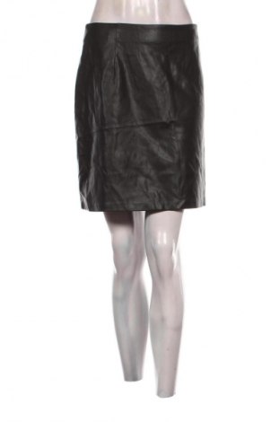 Пола C&A, Размер L, Цвят Черен, Цена 10,99 лв.