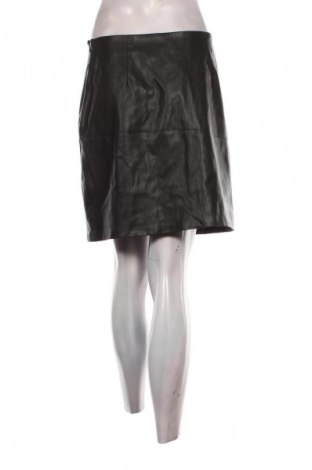 Пола C&A, Размер L, Цвят Черен, Цена 10,99 лв.