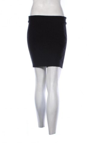 Пола Clockhouse, Размер M, Цвят Черен, Цена 14,99 лв.