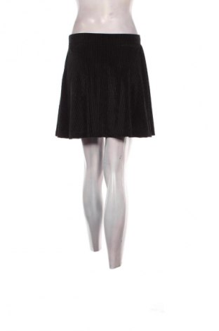 Пола Fb Sister, Размер M, Цвят Черен, Цена 9,99 лв.