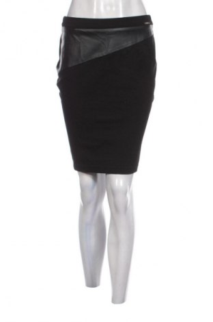 Пола Guess, Размер M, Цвят Черен, Цена 62,56 лв.