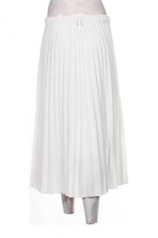 Пола Stradivarius, Размер M, Цвят Бял, Цена 23,18 лв.