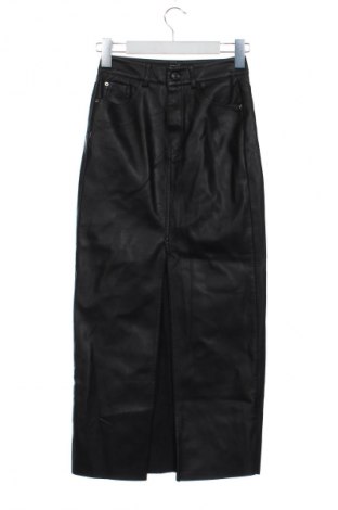 Пола Stradivarius, Размер XXS, Цвят Черен, Цена 23,46 лв.