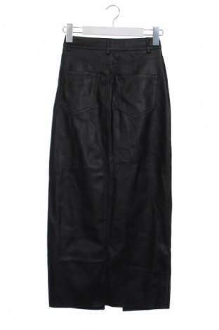 Пола Stradivarius, Размер XXS, Цвят Черен, Цена 23,46 лв.