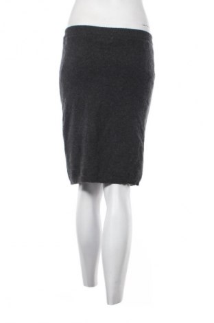 Пола Unbranded, Размер M, Цвят Черен, Цена 16,99 лв.