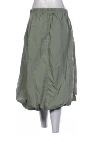 Пола Unbranded, Размер M, Цвят Зелен, Цена 20,99 лв.