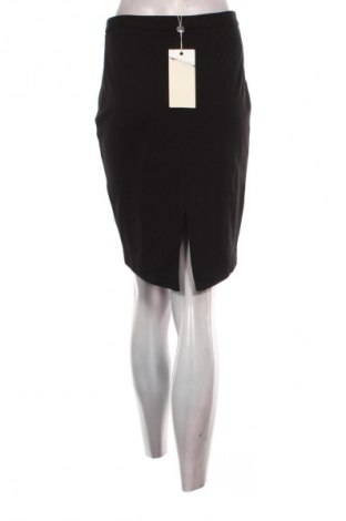 Пола Vero Moda, Размер M, Цвят Черен, Цена 16,99 лв.