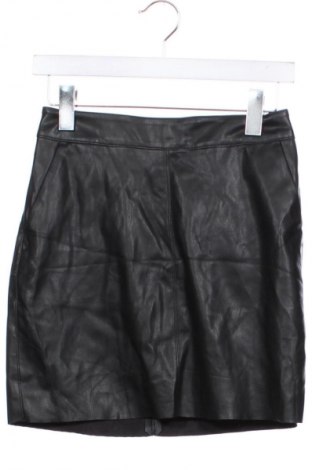 Пола Vero Moda, Размер XS, Цвят Черен, Цена 8,99 лв.