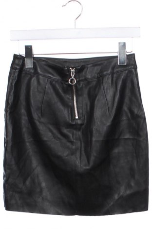 Пола Vero Moda, Размер XS, Цвят Черен, Цена 8,99 лв.