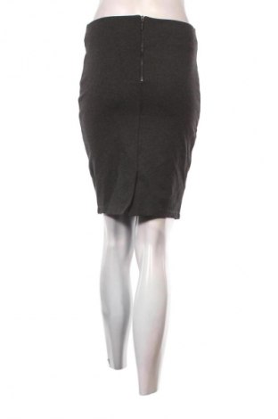 Пола Zara, Размер M, Цвят Сив, Цена 30,99 лв.