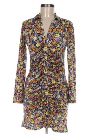 Рокля Bershka, Размер L, Цвят Многоцветен, Цена 47,88 лв.