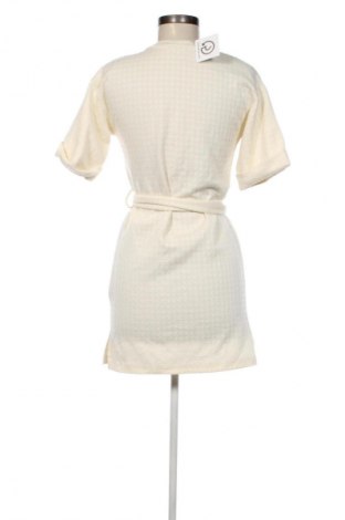 Рокля Bershka, Размер XS, Цвят Жълт, Цена 15,99 лв.