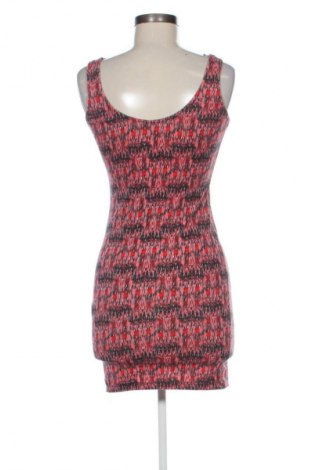 Рокля Bershka, Размер M, Цвят Многоцветен, Цена 28,99 лв.