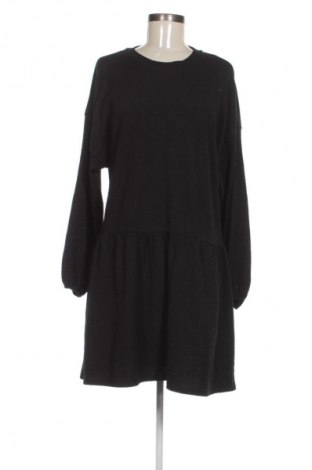 Рокля Bershka, Размер L, Цвят Черен, Цена 17,99 лв.