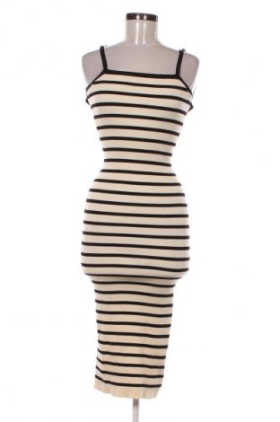 Рокля Bershka, Размер S, Цвят Многоцветен, Цена 28,99 лв.