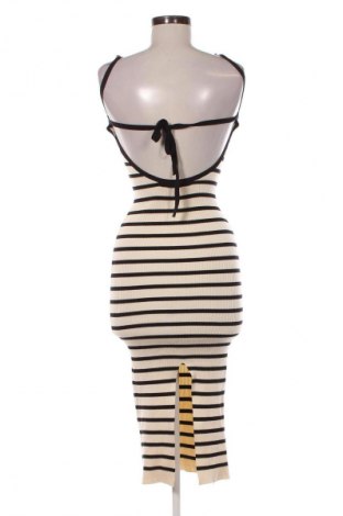 Рокля Bershka, Размер S, Цвят Многоцветен, Цена 28,99 лв.