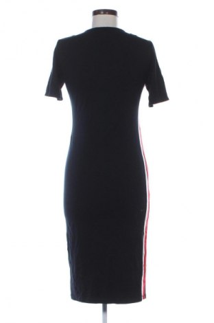 Рокля Bershka, Размер L, Цвят Многоцветен, Цена 19,99 лв.