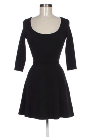 Рокля Bershka, Размер S, Цвят Черен, Цена 39,00 лв.