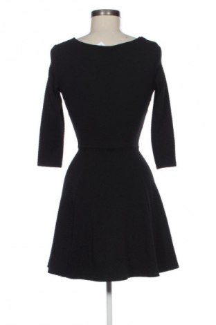 Рокля Bershka, Размер S, Цвят Черен, Цена 39,00 лв.