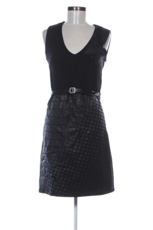 Рокля Desigual, Размер M, Цвят Черен, Цена 72,99 лв.