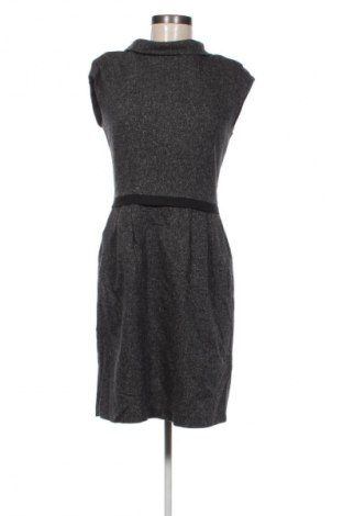 Рокля Dika, Размер M, Цвят Сив, Цена 40,99 лв.