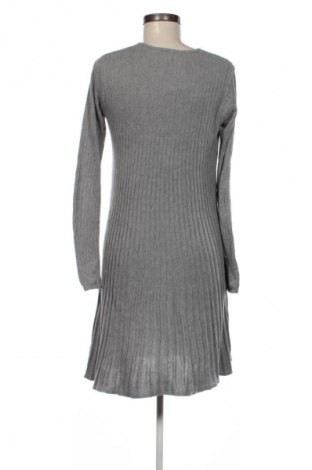 Šaty  Edited, Velikost M, Barva Šedá, Cena  1 649,00 Kč