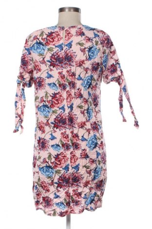 Рокля Esmara, Размер M, Цвят Многоцветен, Цена 39,14 лв.